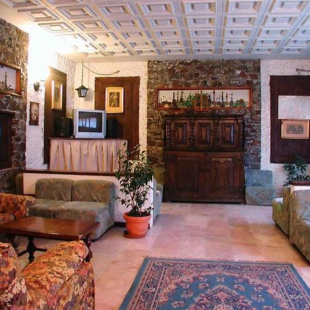 Hotel Torena Априка Екстериор снимка