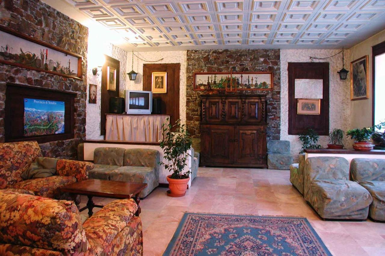 Hotel Torena Априка Екстериор снимка