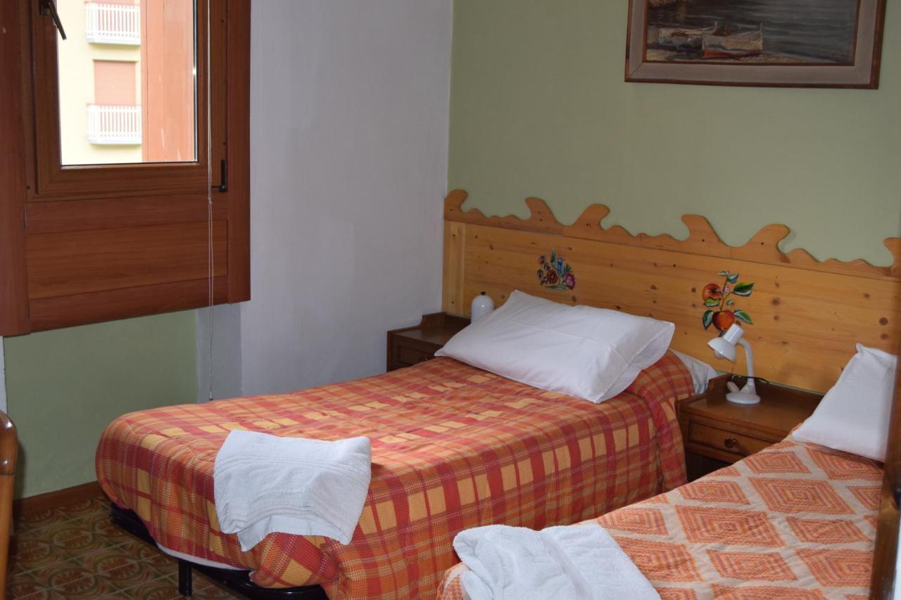 Hotel Torena Априка Екстериор снимка