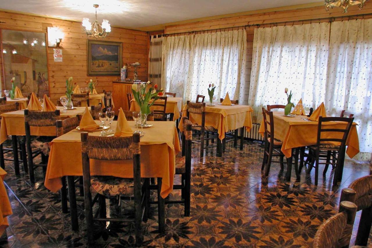 Hotel Torena Априка Екстериор снимка