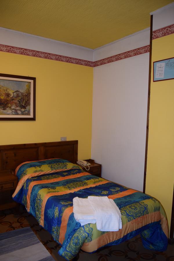 Hotel Torena Априка Екстериор снимка