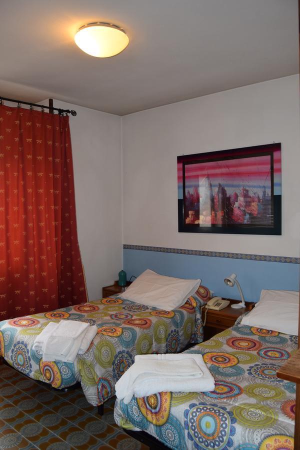 Hotel Torena Априка Екстериор снимка